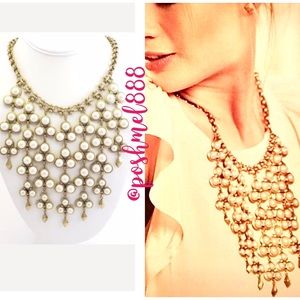 :: Stella & Dot Daliah Pearl Bib Necklace